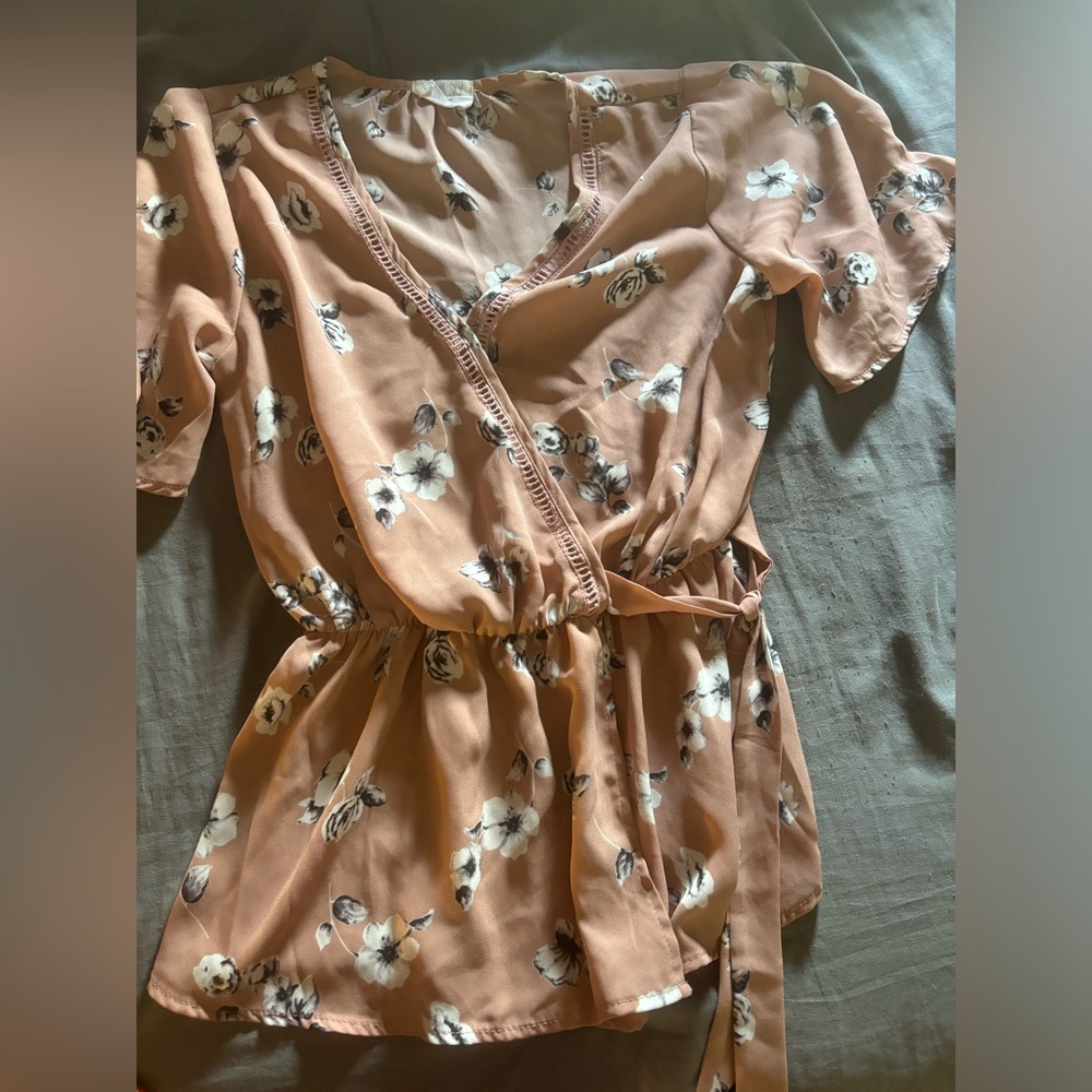 Women’s blouse size small